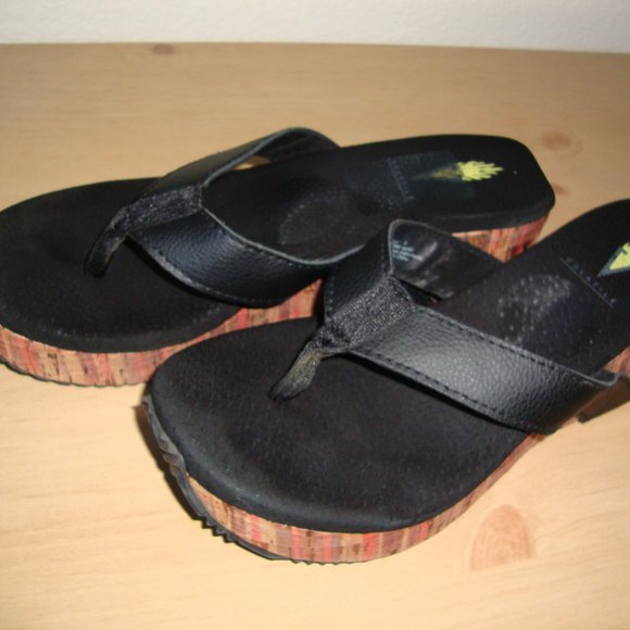 Volatile Platform Flip Flops - Picture 4 of 6